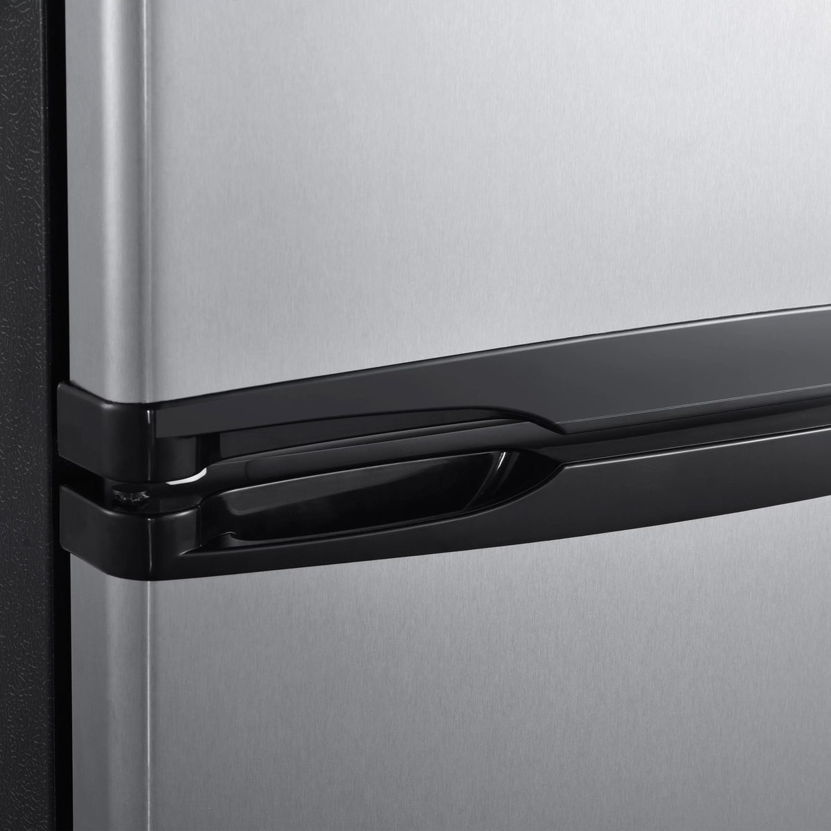 Compact Refrigerator R547