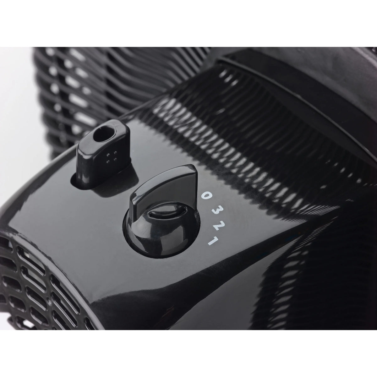 16 Oscillating Adjustable Pedestal Fan with 3-Speeds, Black Y1378